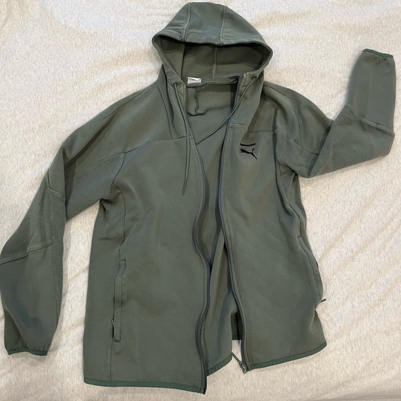 Men’s green Puma hoodie size Medium - Picture 3 of 5